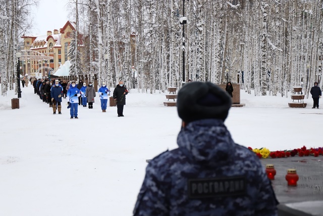 В Югре офицеры Росгвардии почтили память жертв блокады Ленинграда