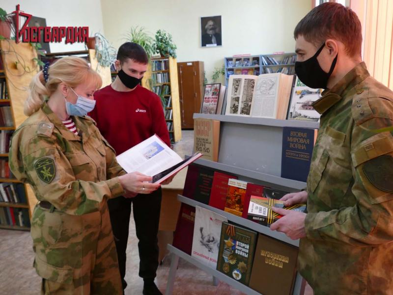 В Иркутске прошли патриотические уроки для стажеров и молодых сотрудников Росгвардии, посвященные Сталинградской битве