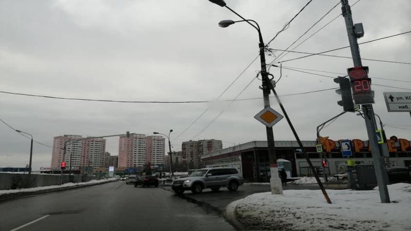В городском округе Жуковский продолжается проблема со светофором возле ТЦ Фермер