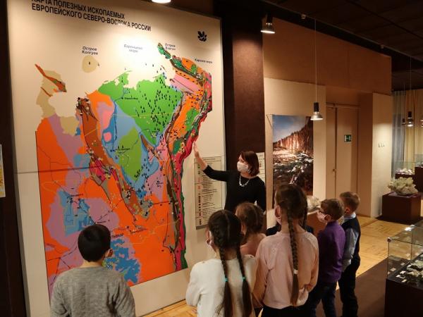 ОНФ в Коми организовал для воспитанников детского дома № 1 в Сыктывкаре экскурсию в геологический музей