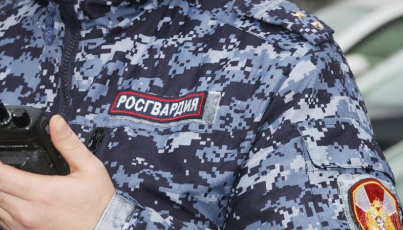 Кировские росгвардейцы задержали гражданку, находящуюся в розыске по подозрению в совершении преступления