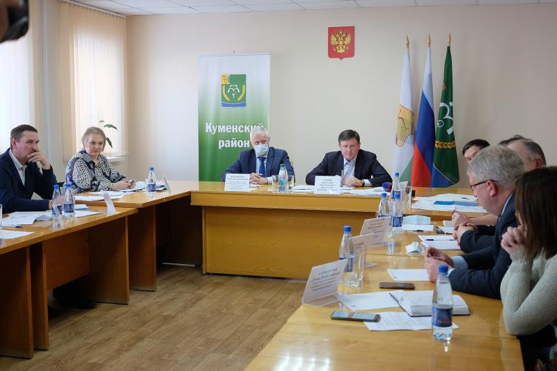 Александр Чурин в ходе рабочей поездки в Куменский район обсудил с главами муниципальных образований развитие территорий