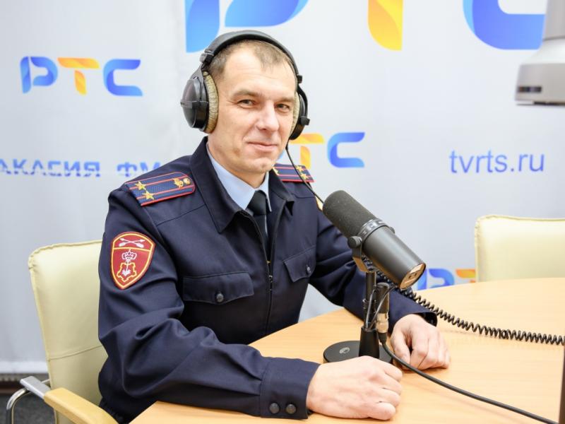 Офицер Росгвардии рассказал радиослушателям Хакасии о буднях стражей правопорядка