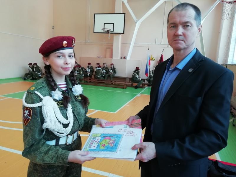 Кировские школьники написали письма росгвардейцам ко Дню защитника Отечества