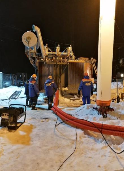 Специалисты АО «Оборонэнерго» приступили к установке нового трансформатора на подстанции 35 кВ «Осельки» в Ленинградской области
