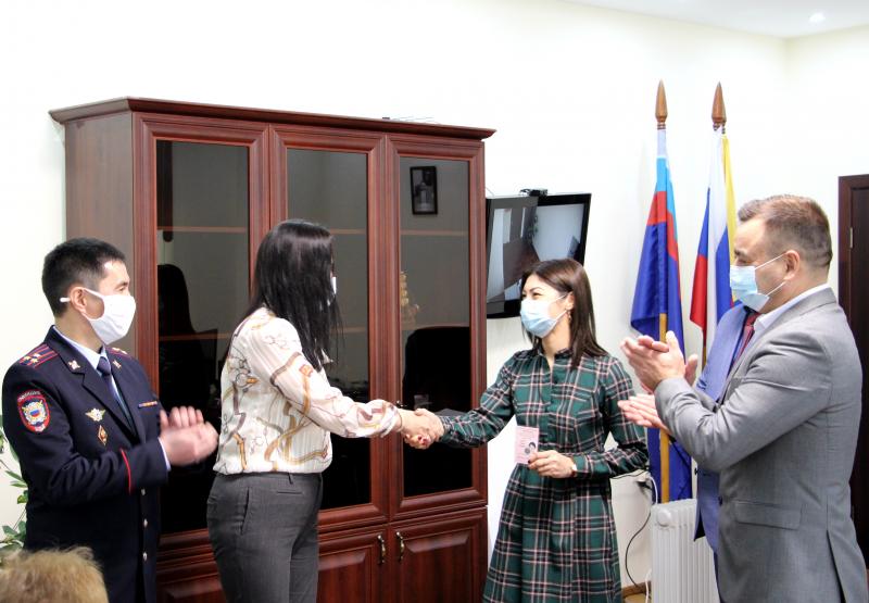 В рамках рабочей встречи в УФСИН членам ОНК Республики Калмыкия вручили мандаты