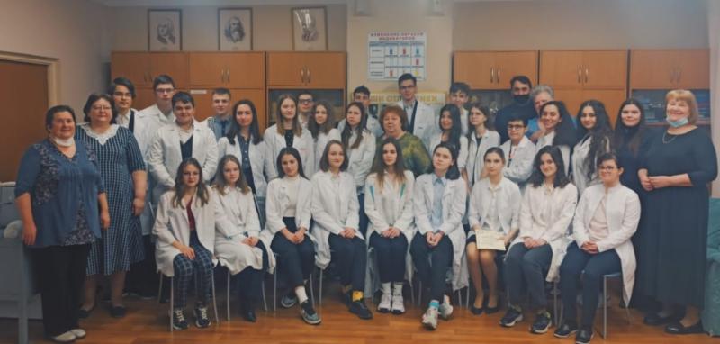 Ученики медкласса школы №1354 произнесли клятву белому халату