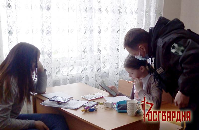 Сотрудники курганского ОМОН навестили своих подшефных из Введенского детского дома