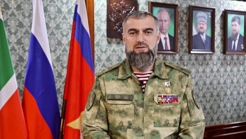 Начальник чеченского Управления Росгвардии поздравил жителей республики с Днём Конституции.