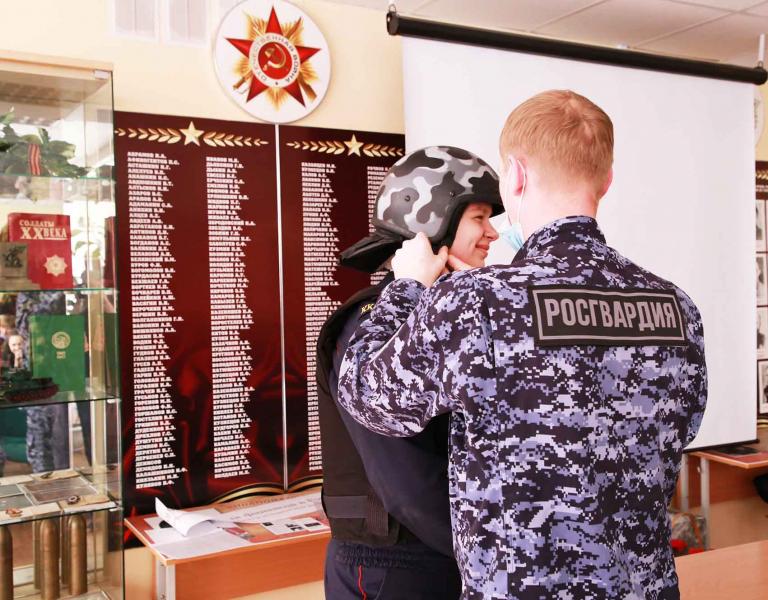 В Мордовии сотрудники вневедомственной охраны Росгвардии провели Урок мужества