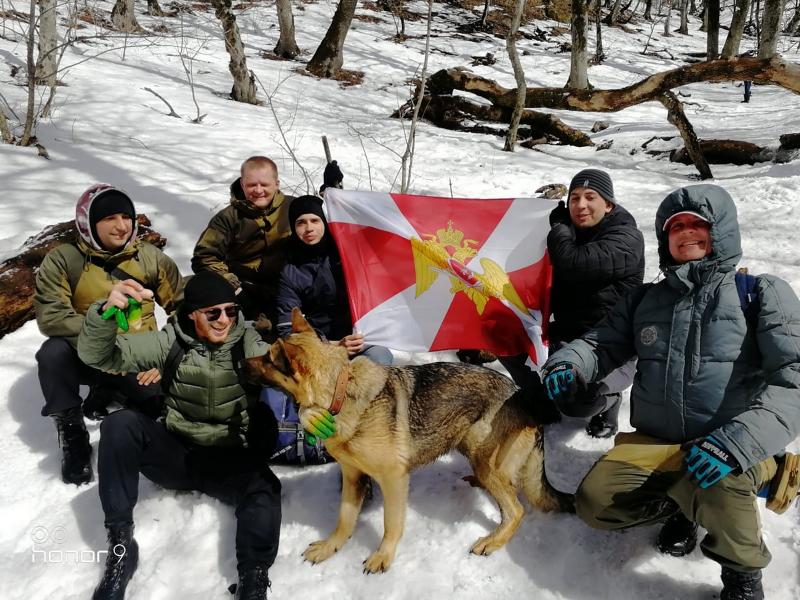 На Ставрополье сотрудники вневедомственной охраны совершили восхождение на гору Бештау в честь Дня Росгвардии