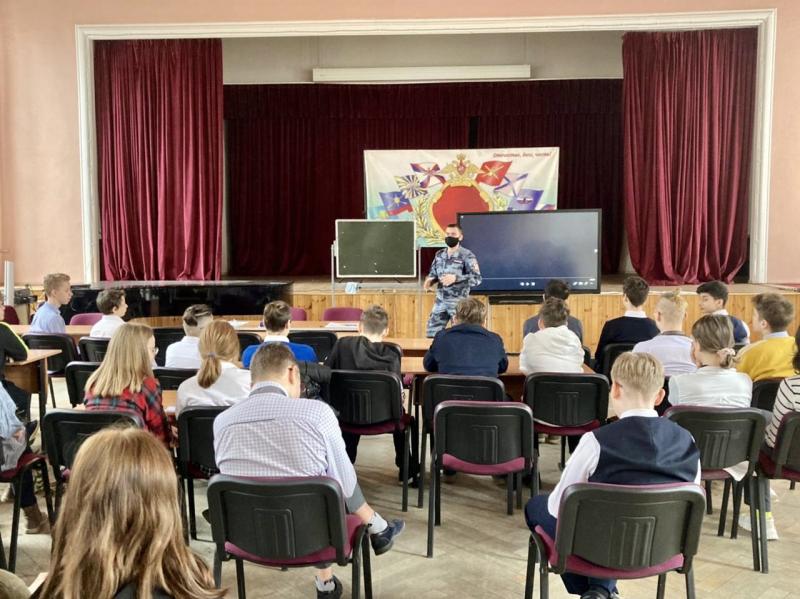 В Калининграде военнослужащие Росгвардии провели информационно-патриотический урок