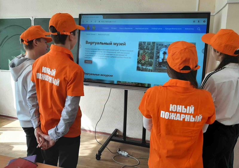 Учащиеся смоленских школ «посещают» виртуальные экскурсии по выставочным площадкам музеев пожарной охраны