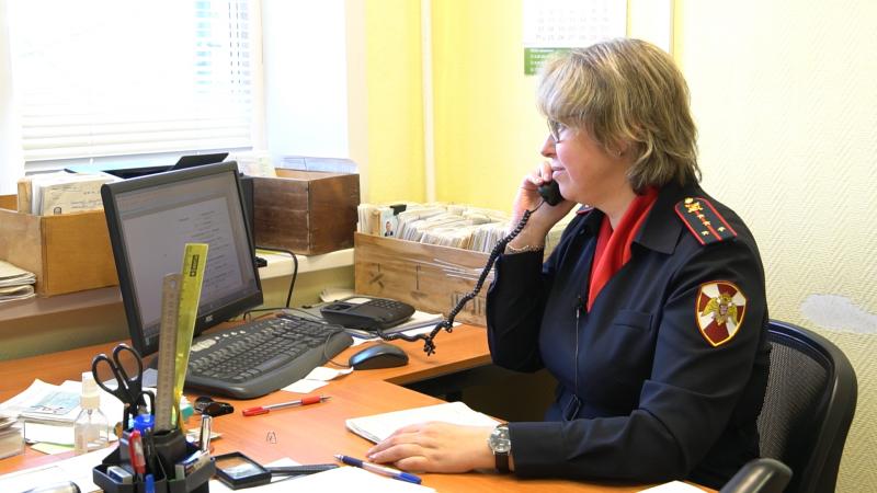 Сотрудники новгородского отделения лицензионно-разрешительной работы ответили на вопросы жителей в ходе "прямой линии"