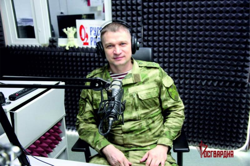 В Югре офицер Росгвардии принял участие в утреннем эфире “Русского радио”