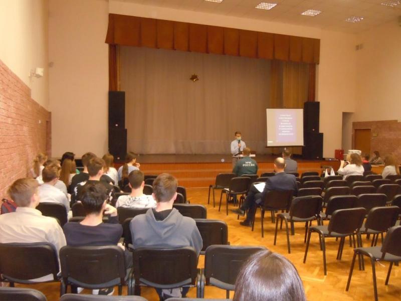 В Южном округе столицы состоялась встреча со старшеклассниками в рамках акции «Дети России-2021»