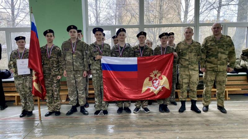 Кадеты подшефного класса Росгвардии приняли участие в соревнованиях между военно-патриотическими клубами региона