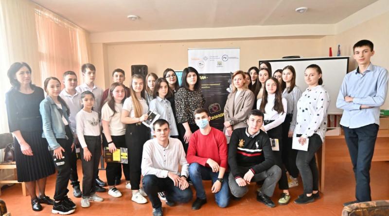 В Баксане Кабардино-Балкарии для старшеклассников прошли мастер-классы по основам журналистики в рамках проекта ОНФ «Равные возможности – детям»