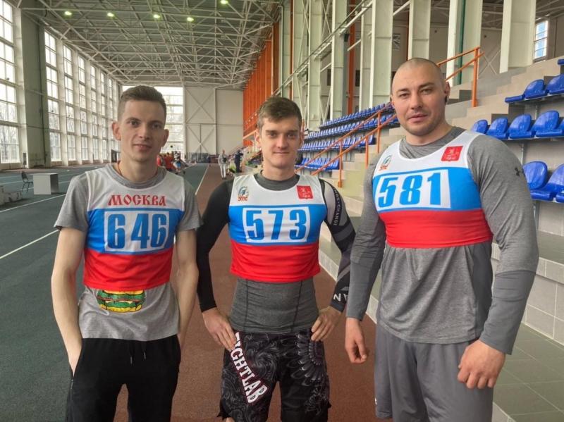 Спасатели Московского авиацентра приняли
участие в спортивном троеборье