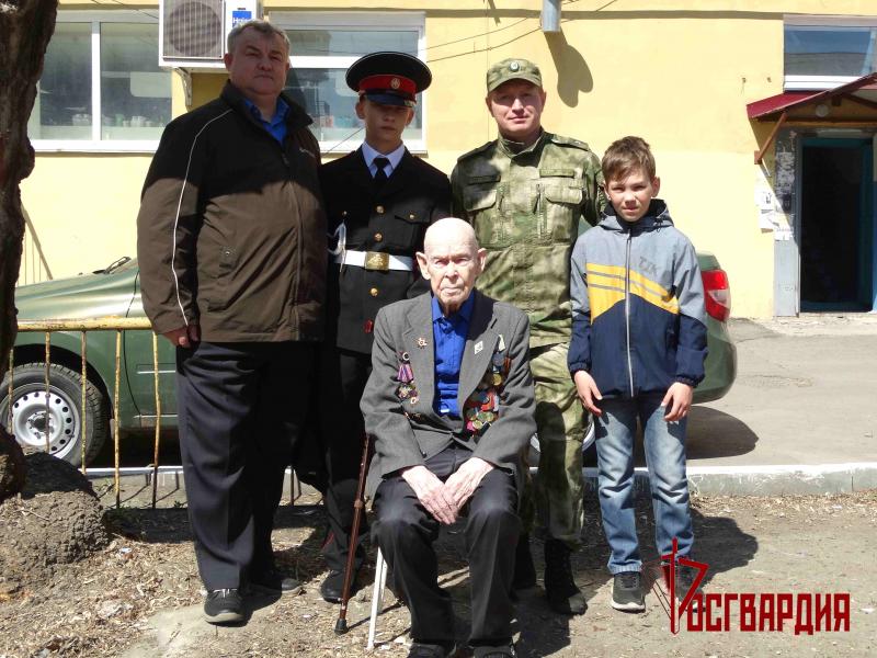 В Зауралье росгвардейцы приняли участие в «Параде у дома ветерана»
