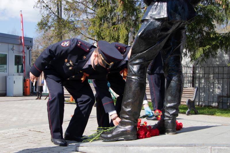 В Новой Москве полицейские почтили память погибших в годы Великой Отечественной войны