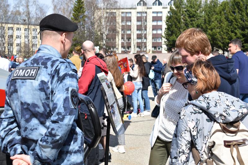 На Стефановской площади состоялась выставка техники времен Великой Отечественной войны и современной техники Росгвардии