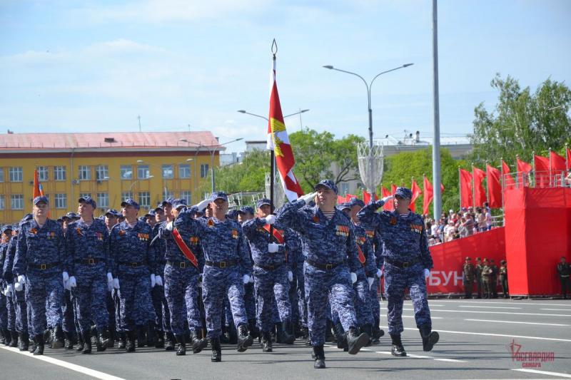В Самаре и Тольятти сотрудники и военнослужащие Росгвардии приняли участие в праздновании Дня Победы