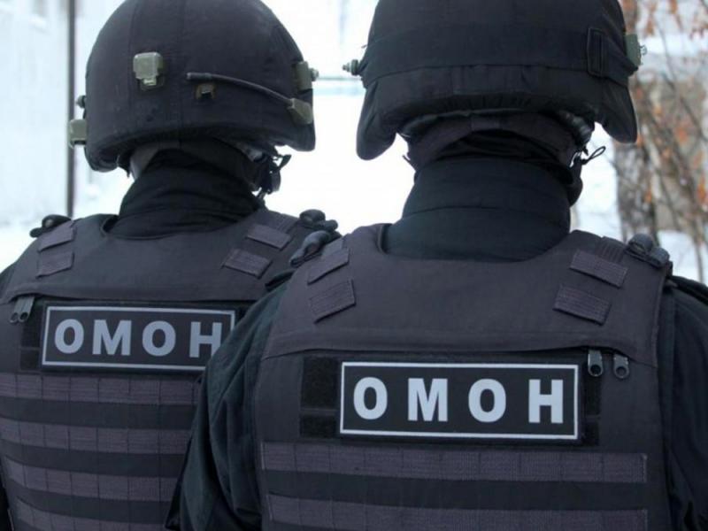 Сотрудники ОМОН г.Вологды оказали содействие полицейским в задержании граждан, подозреваемых в кражах денежных средств с банковских карт