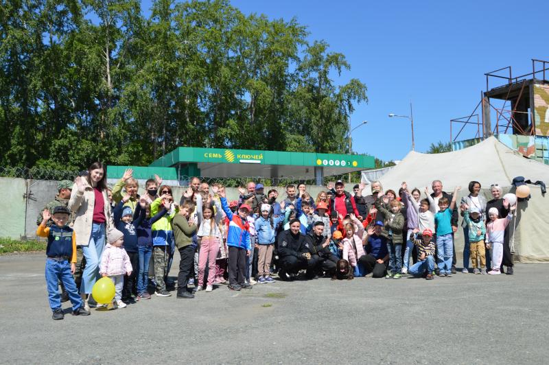 На базе ОМОНа на транспорте Управления Росгвардии по Свердловской области состоялся день открытых дверей для детей сотрудников