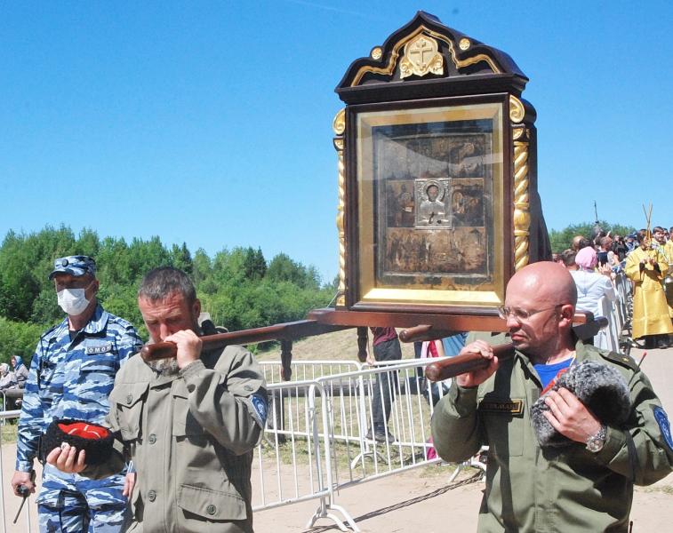В Кировской области росгвардейцы обеспечили охрану общественного порядка во время главных торжеств Великорецкого крестного хода