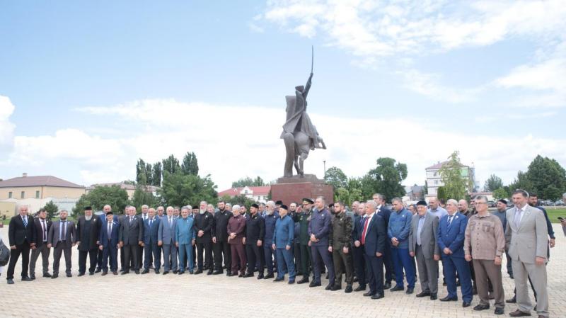Начальник Управления Росгвардии по Чеченской Республике принял участие в торжественных мероприятиях, посвященных Дню России.