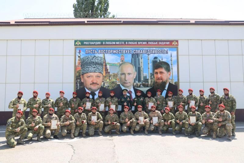 В Управлении Росгвардии по Чеченской Республике наградили обладателей краповых беретов
