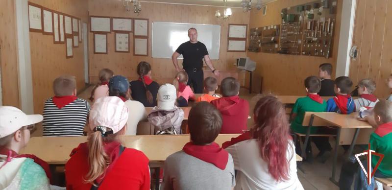 На Южном Урале росгвардейцы проводят для школьников экскурсии и спортивные мероприятия