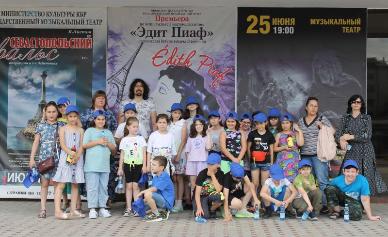 В гости за кулисы: общественники из Кабардино-Балкарии организовали для детей экскурсию в Музыкальный театр