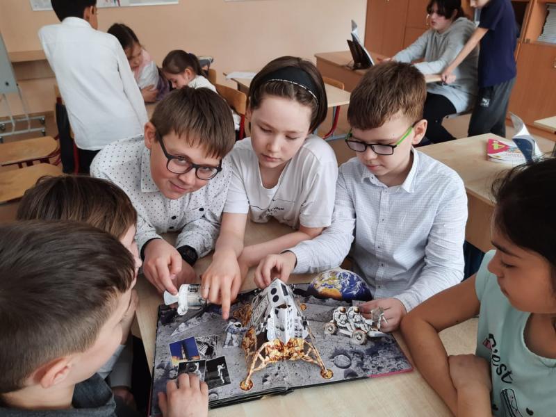 Старшеклассники школы №2065 получили благодарность от администрации Московского