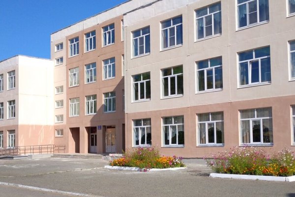 Осужденные из ИК-2 УФСИН России по Курганской области благоустраивают территорию школы