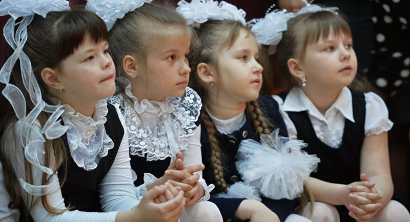 Жителям Чеченской Республики начали перечислять выплаты на школьников