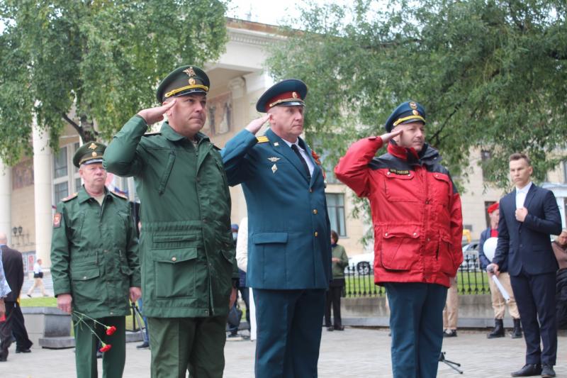 В Кирове росгвардейцы приняли участие в мероприятии, посвященном
Дню солидарности в борьбе с терроризмом