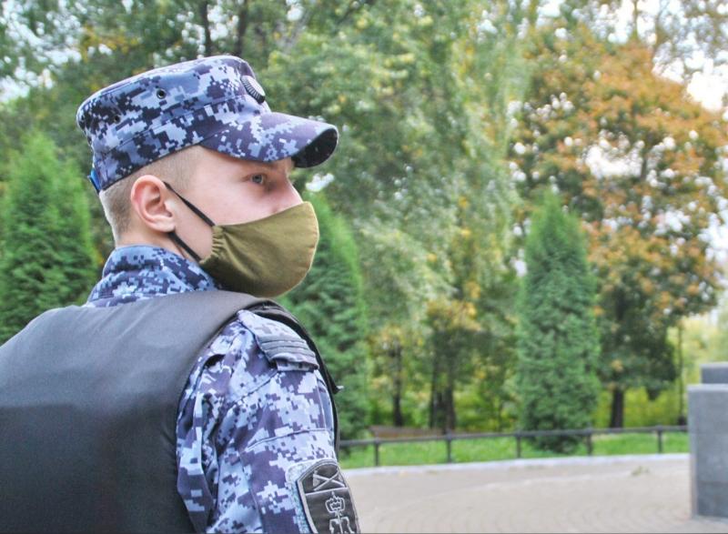 В Кирове росгвардейцы задержали гражданина, находящегося в федеральном розыске
