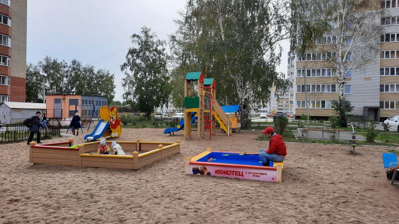 В Омске появились песочницы для настоящих отцов