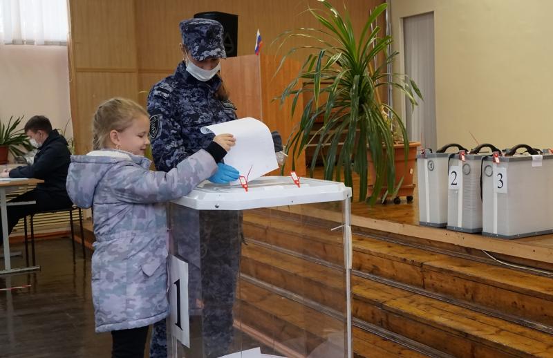 Военнослужащие и сотрудники Управления Росгвардии по Ульяновской области приняли участие в Едином дне голосования