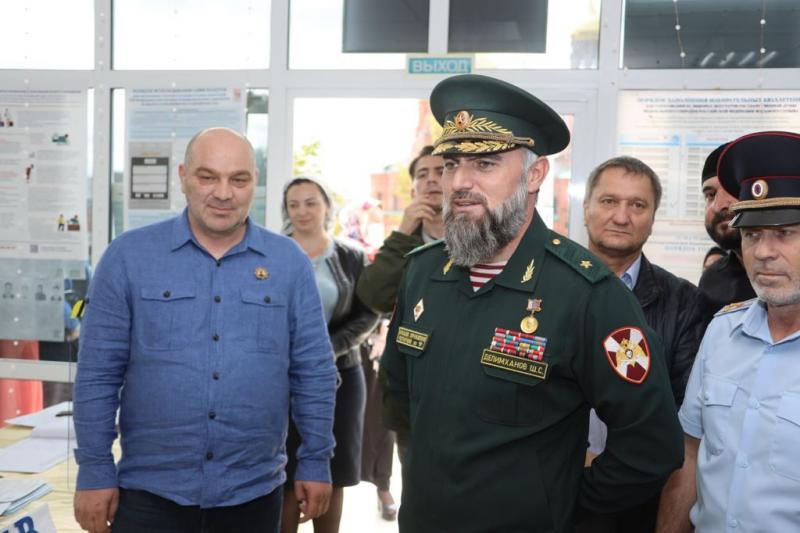 Шарип Делимханов проверил ход голосования в 8 секторе Чеченской Республики.