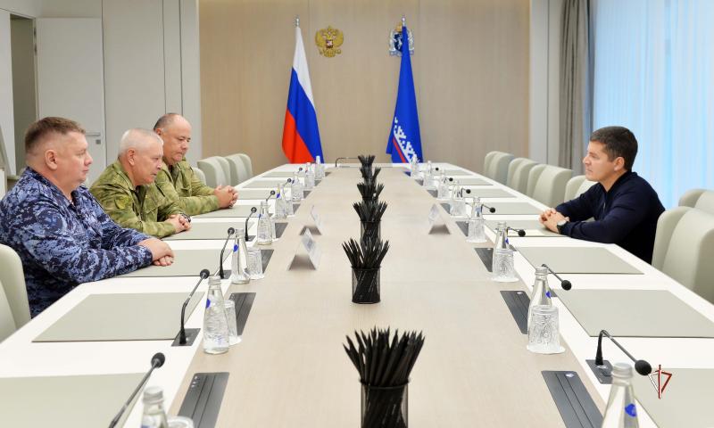 Командующий Уральским округом Росгвардии встретился с губернатором Ямало-Ненецкого автономного округа