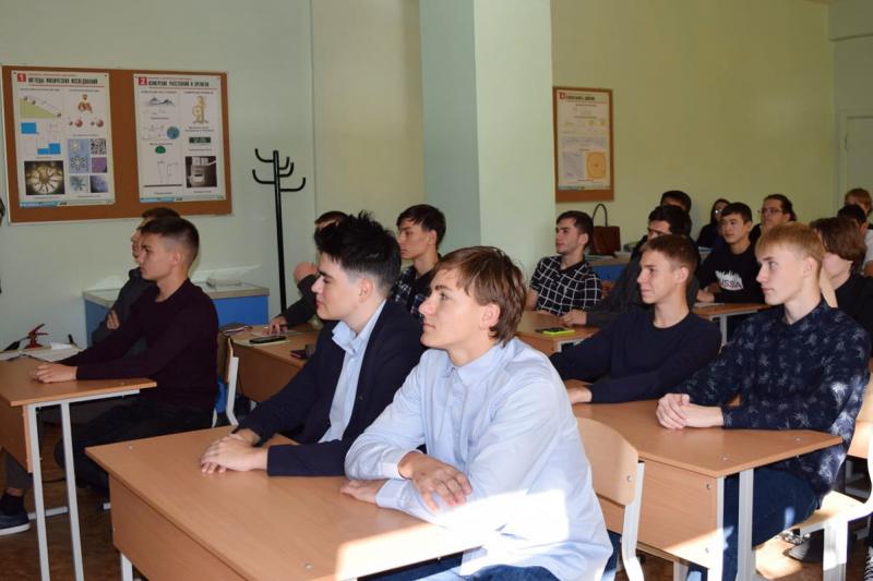 «Россети Тюмень» мотивируют на успех первокурсников 
филиала ЮГУ