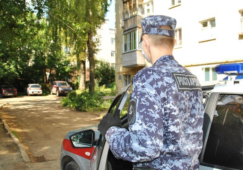 В Кирове росгвардейцы задержали подозреваемого в умышленной порче имущества