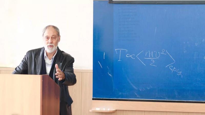 Профессор ХГУ представляет Хакасию на авторитетных конференциях по физике и компьютерному моделированию