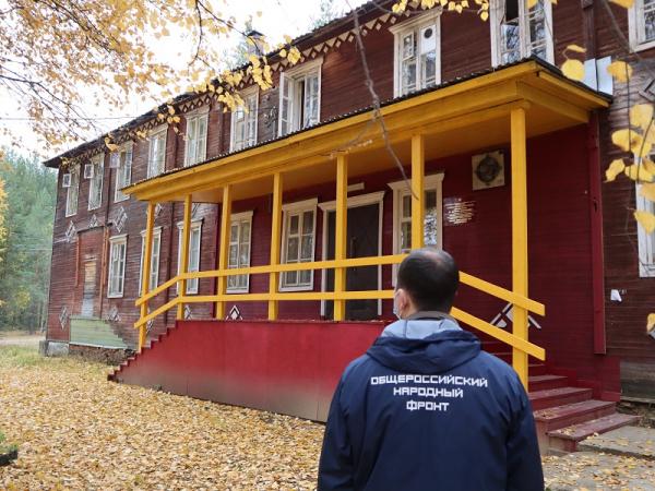Народный фронт призвал минздрав Коми отремонтировать дырявую крышу амбулатории в поселке Верхняя Максаковка