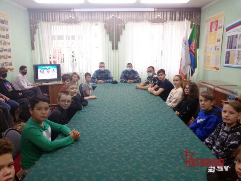 Сотрудники нижневартовского ОМОН Росгвардии провели цикл встреч со школьниками, посвященный битве за Кавказ