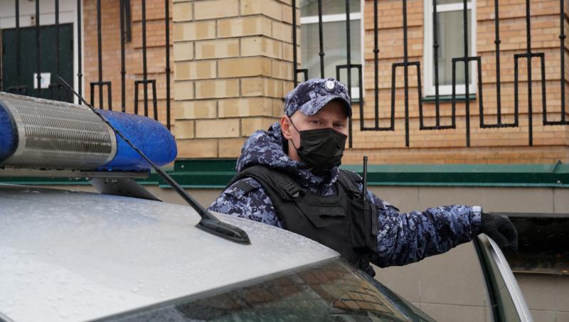 В Кирове сотрудники Росгвардии выявили водителя, подозреваемого в управлении транспортным средством в состоянии опьянения