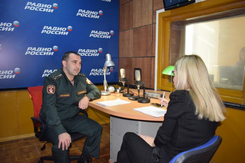 Офицер Росгвардии рассказал слушателям дагестанского радио о службе РХБ защиты